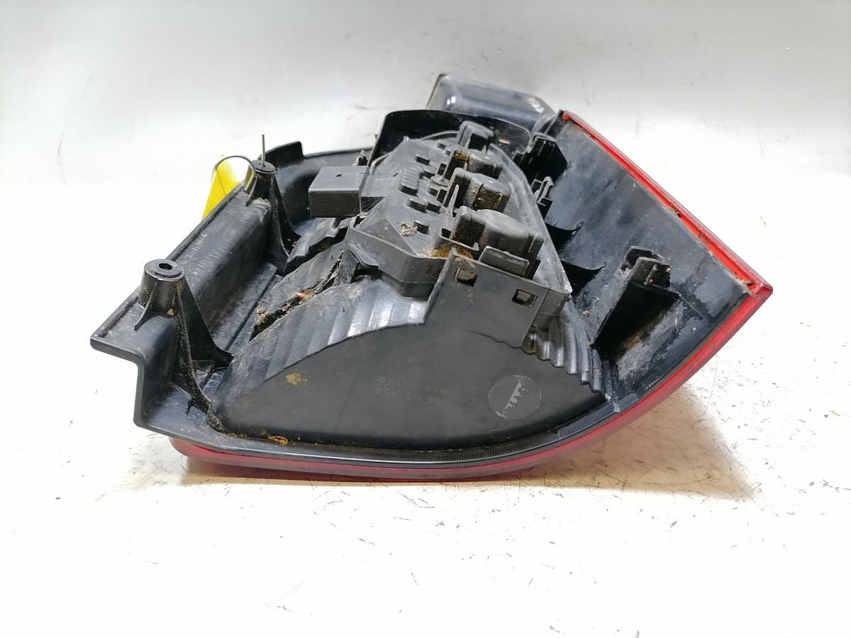 Volkswagen T5 original R&uuml;cklicht R&uuml;ckleuchte Schlussleuchte links f&uuml;r Fl&uuml;gelt&uuml;ren Bj.2004